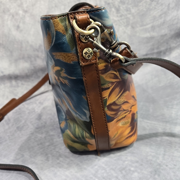 Patricia Nash Irving Leather Bucket Bag - Picture 3 of 8